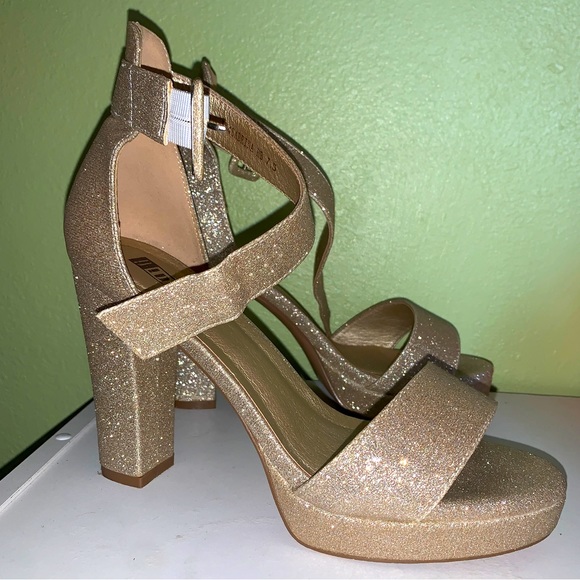 7.5 gold sparkly high heels - Picture 1 of 3